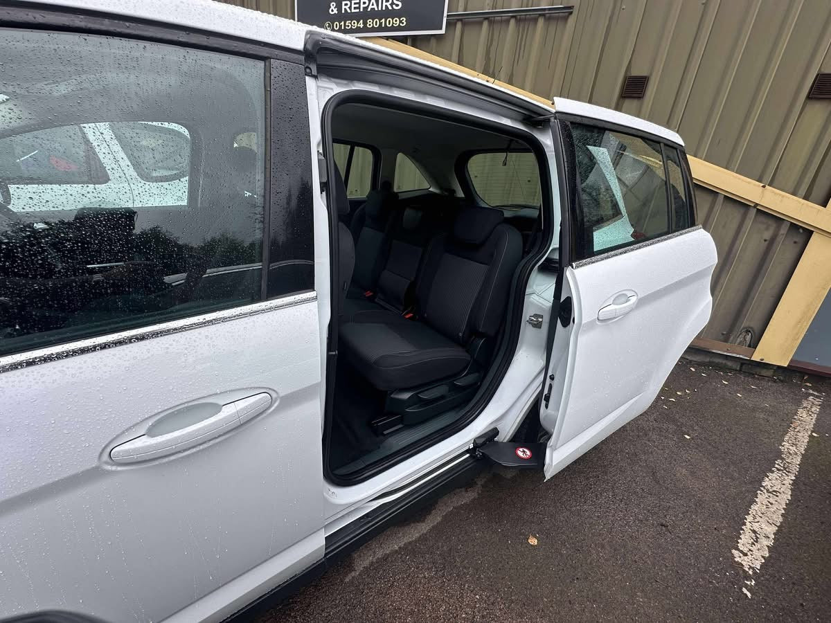 Ford Grand C-Max Titanium 2014