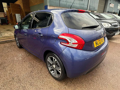 Peugeot 208 Allure 1.6 E-HDI 92 2012