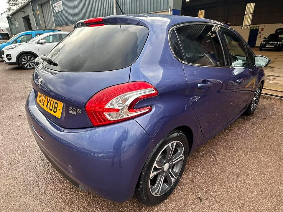 Peugeot 208 Allure 1.6 E-HDI 92 2012
