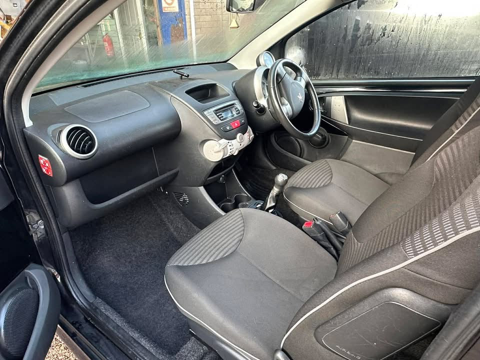 Peugeot 107 Allure 1.0 2012