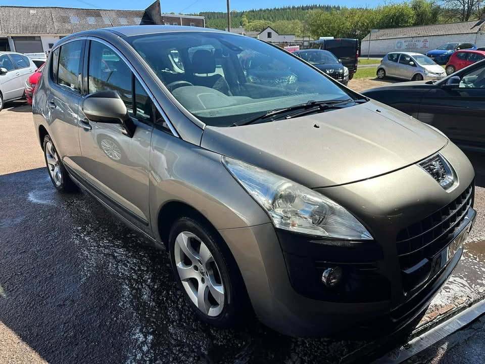 PEUGEOT 3008 ACTIVE E-HDI AUTO 2013