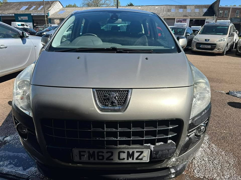PEUGEOT 3008 ACTIVE E-HDI AUTO 2013