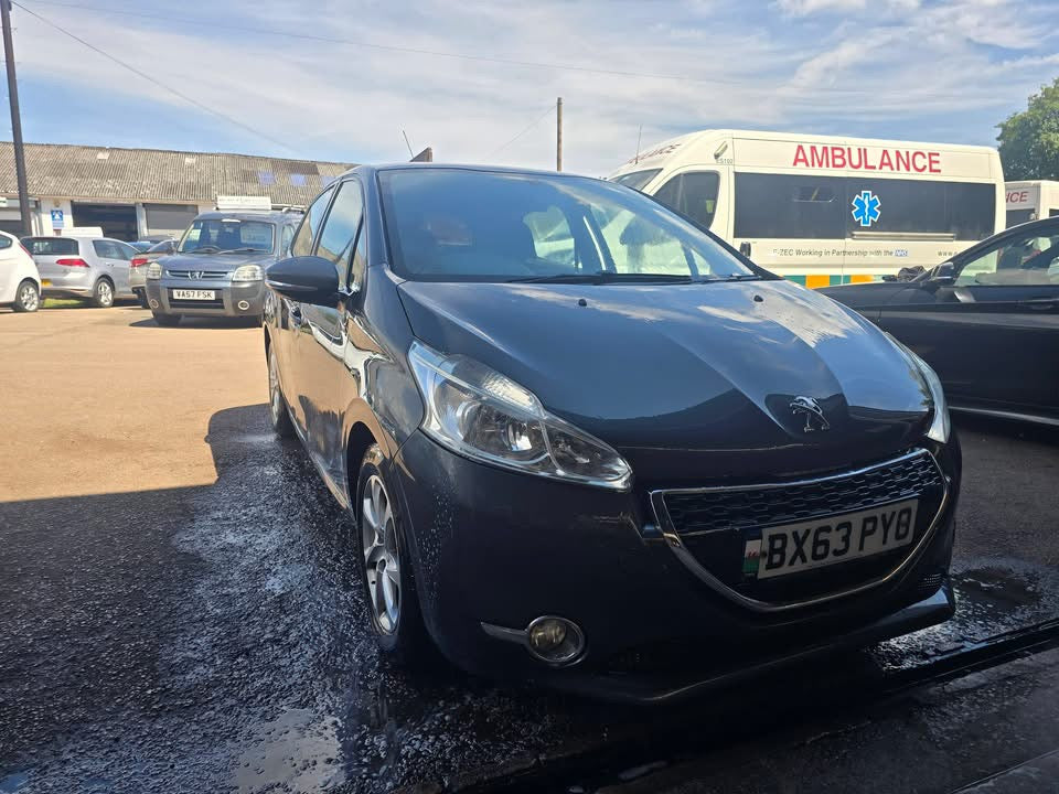 PEUGEOT 208 ACTIVE 1.4 HDi 2013
