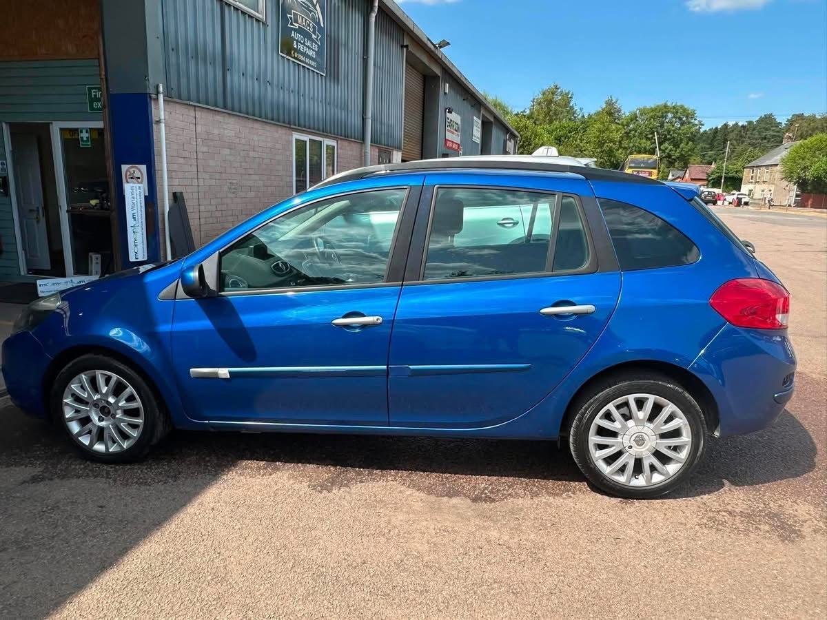Renault Clio Dynamique TomTom Sport Tourer 1.5 DCI 2010